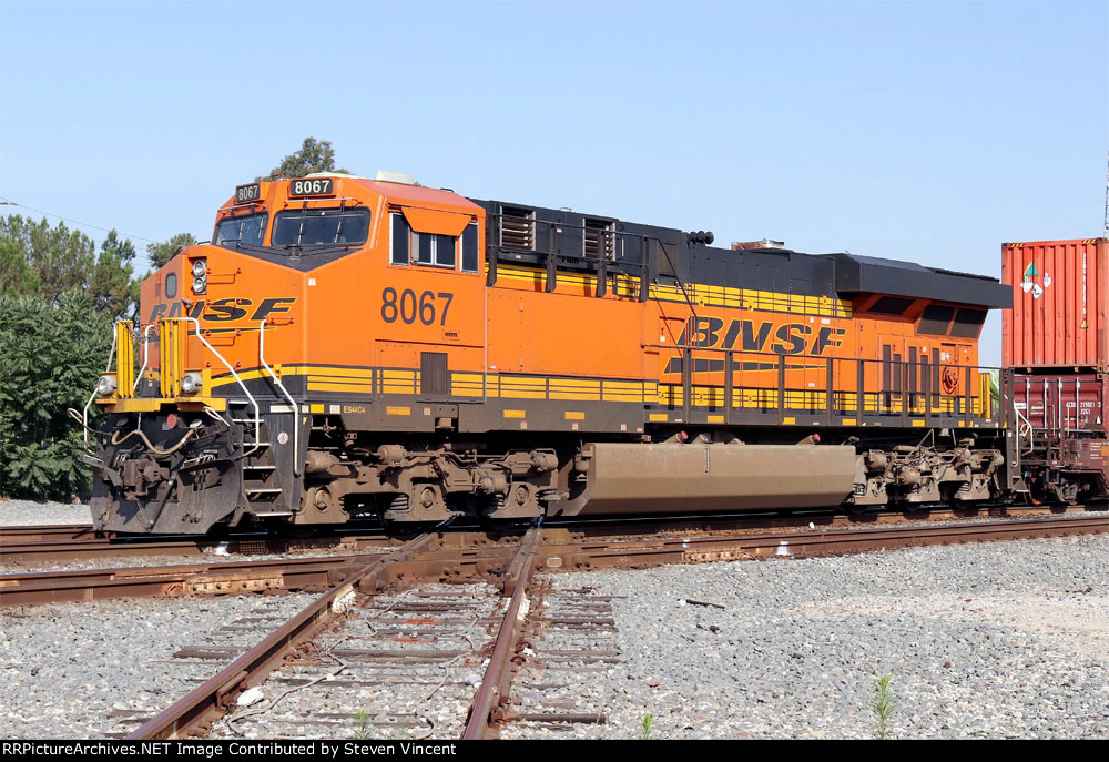 BNSF ES44C4 #8067 as DPU glides through the OWLs diamonds at Los Nietos.